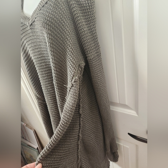 Free People Moonshine Cold Shoulder Sweater in Military Green Size:S | NWOT - Picture 6 of 9